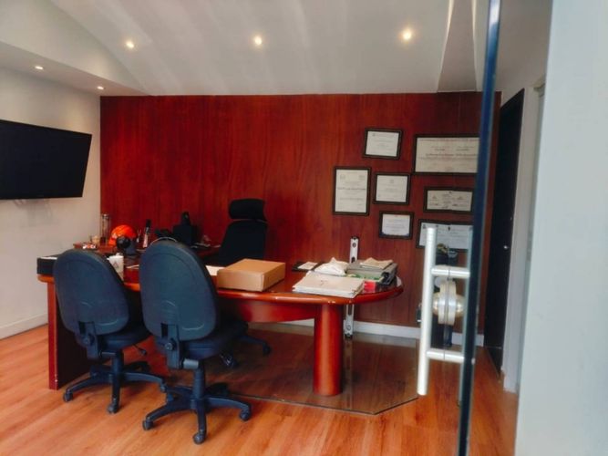 Casa de 8 alcobas en venta en San Nicolas, Bogotá, 525 m² · foto 19 de 24