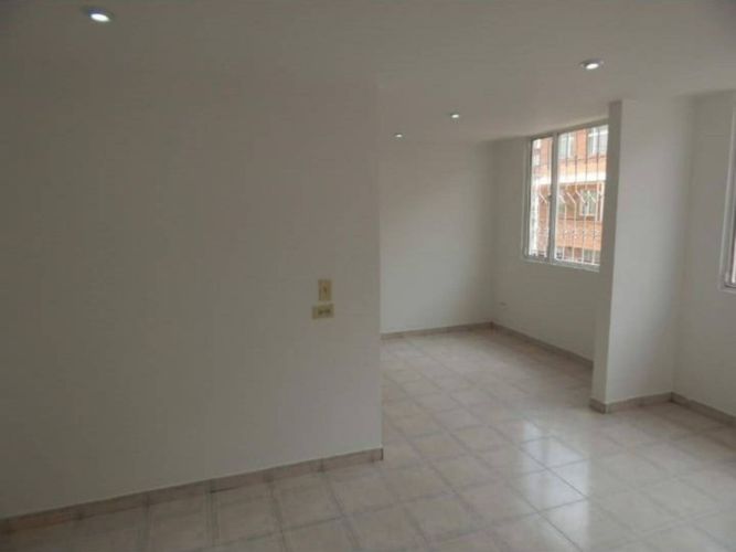 Apartamento de 5 alcobas en venta en Villas De Granada, Bogotá, 100 m² · foto 2 de 14