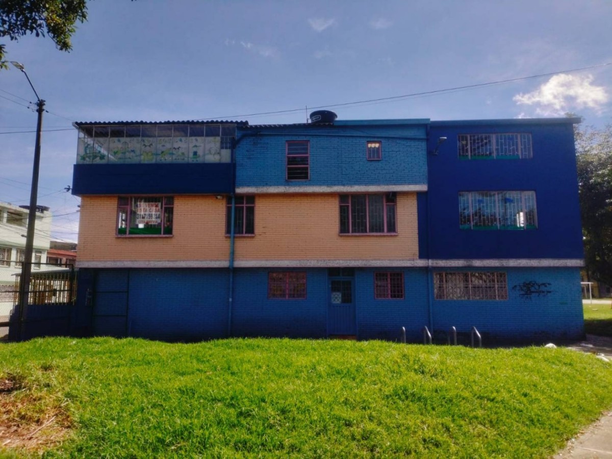 Casa en venta en Alamos, Bogotá · foto 2 de 24
