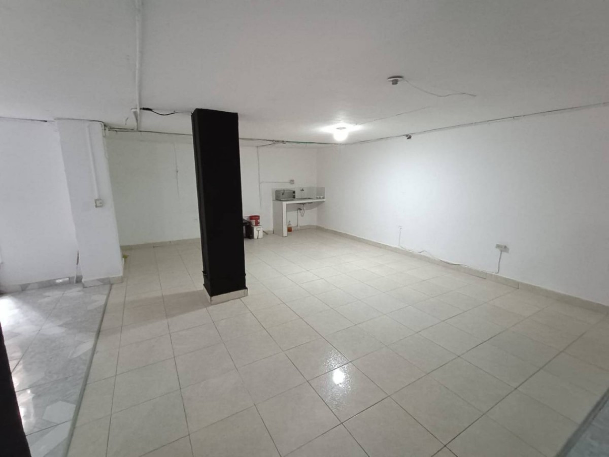 Warehouse in Calasanz (180 m²) for Sale - 3