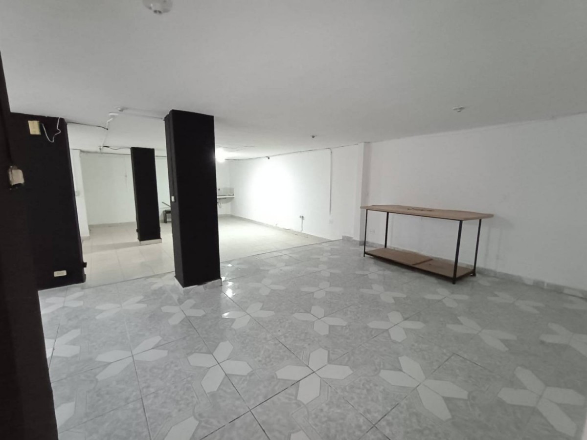 Warehouse in Calasanz (180 m²) for Sale - 4