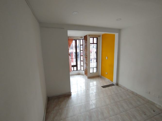 Casa de 4 alcobas en venta en Plazuelas Del Virrey, Bogotá, 153 m² · foto 2 de 24