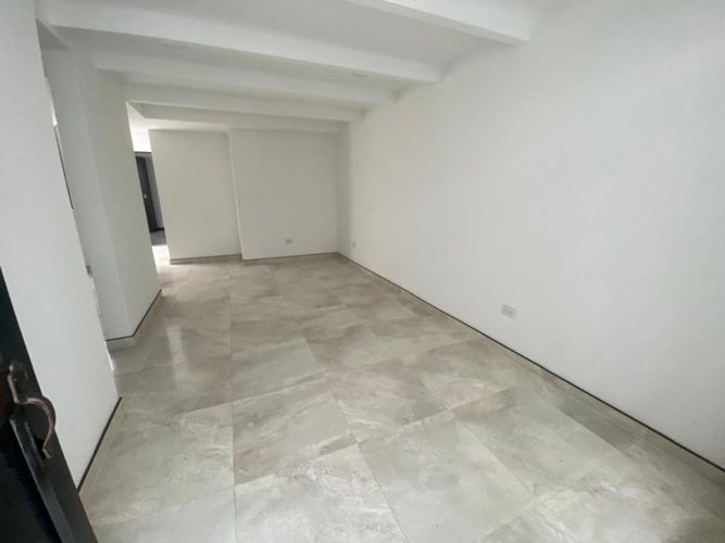 Casa de 7 alcobas en venta en Alameda, Bogotá, 210 m² · foto 2 de 24