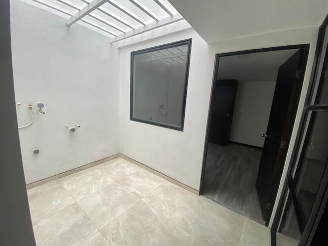 Casa de 7 alcobas en venta en Alameda, Bogotá, 210 m² · foto 8 de 24