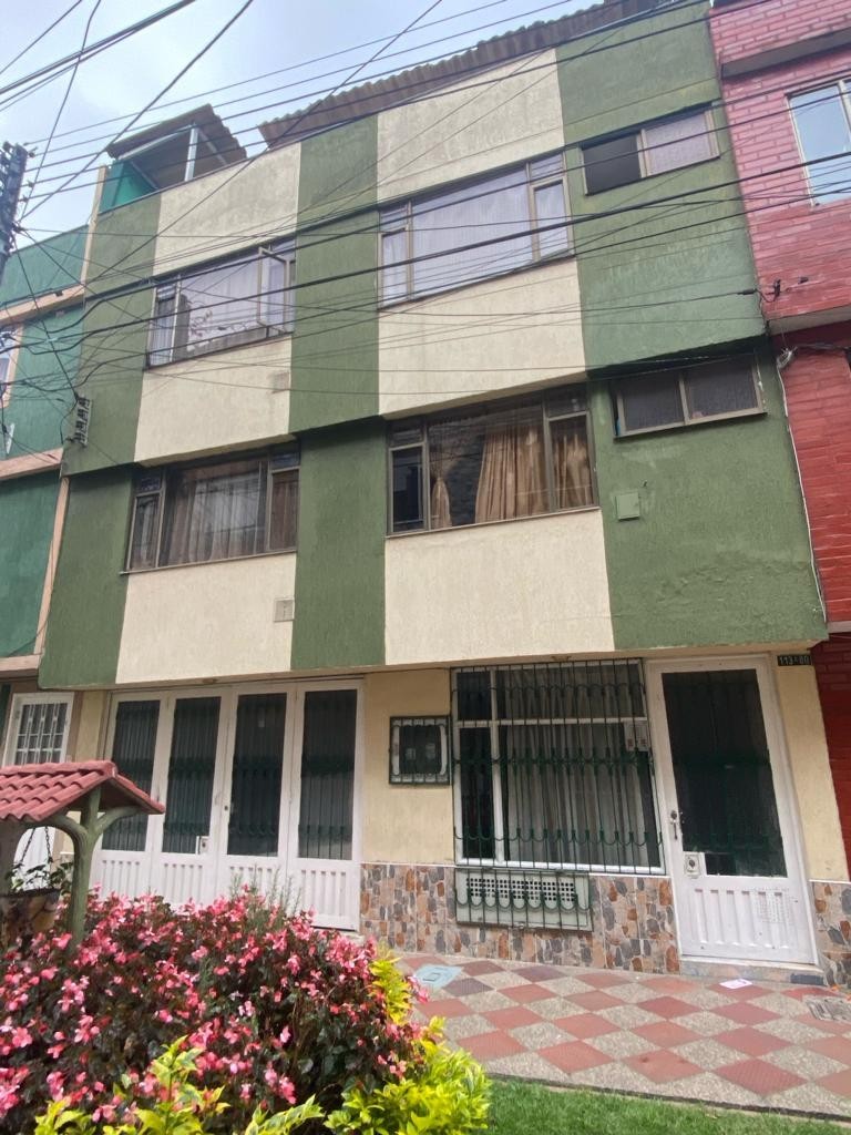 Casa en venta en Villas De Granada, Bogotá · foto 2 de 18