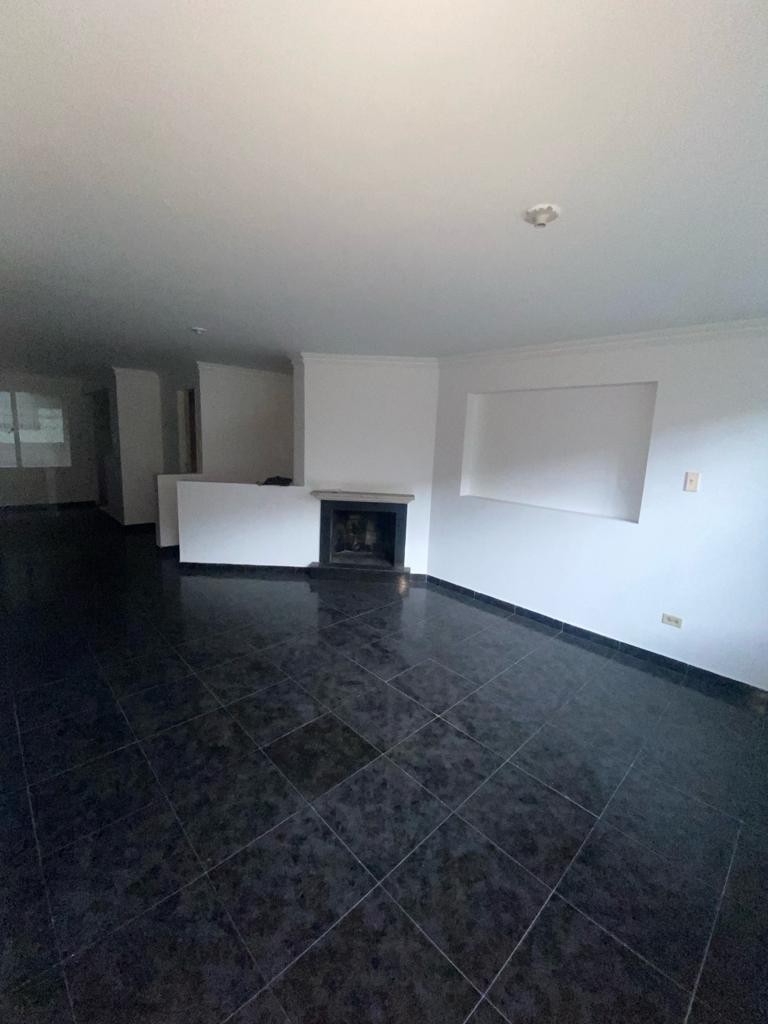 Casa en venta en Villas De Granada, Bogotá · foto 6 de 24