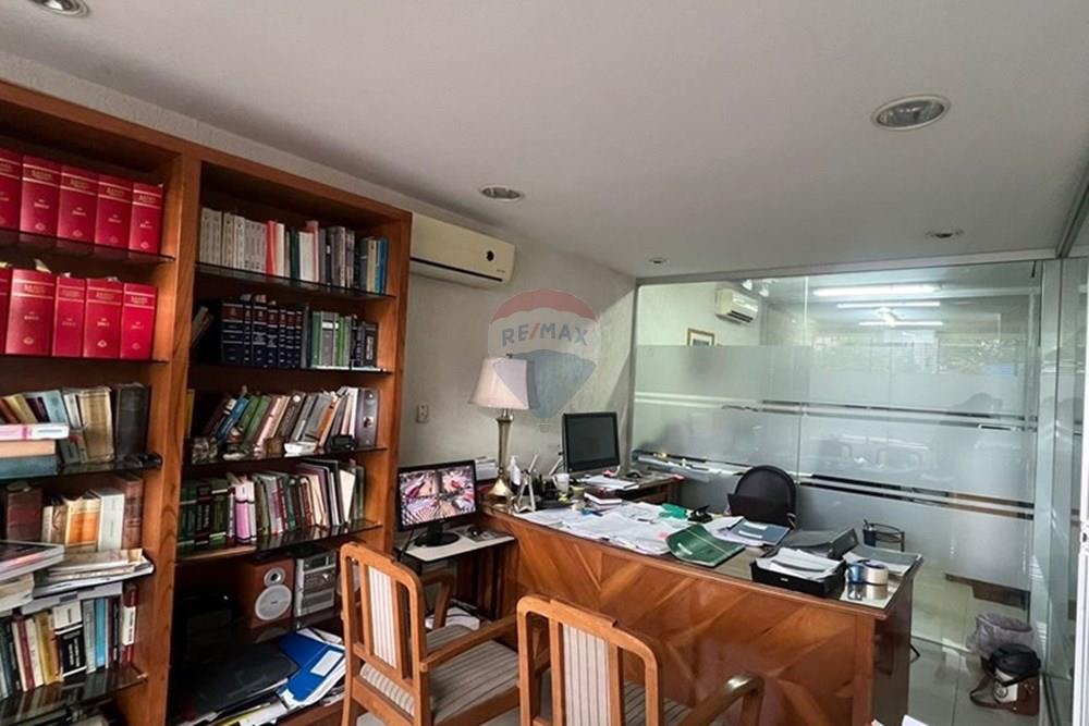 OFICINA CON SALON COMERCIAL EN CIUDAD NUEVA — foto 3
