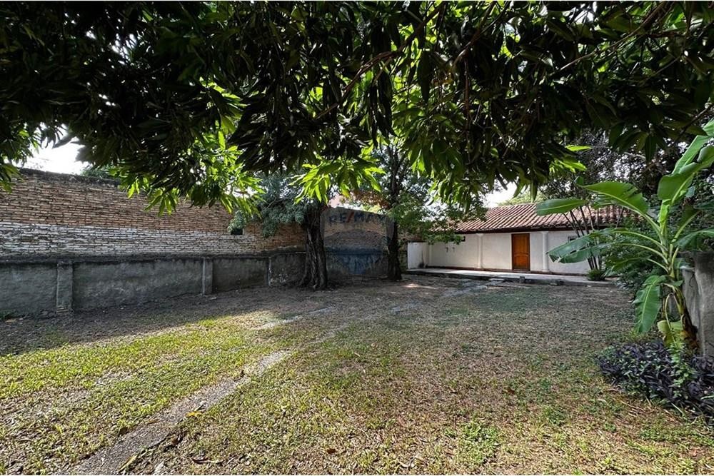 Terreno Exclusivo en Santísima Trinidad: 720 m² con Potencial Ilimitado para Desarrollo Residencial o Comercial. — foto 3