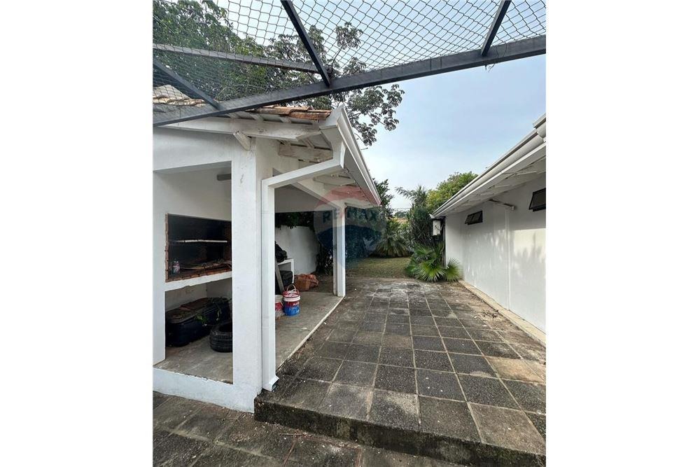 OFICINA CON RENTA ACTIVA EN MBURUCUYA EN VENTA — foto 2