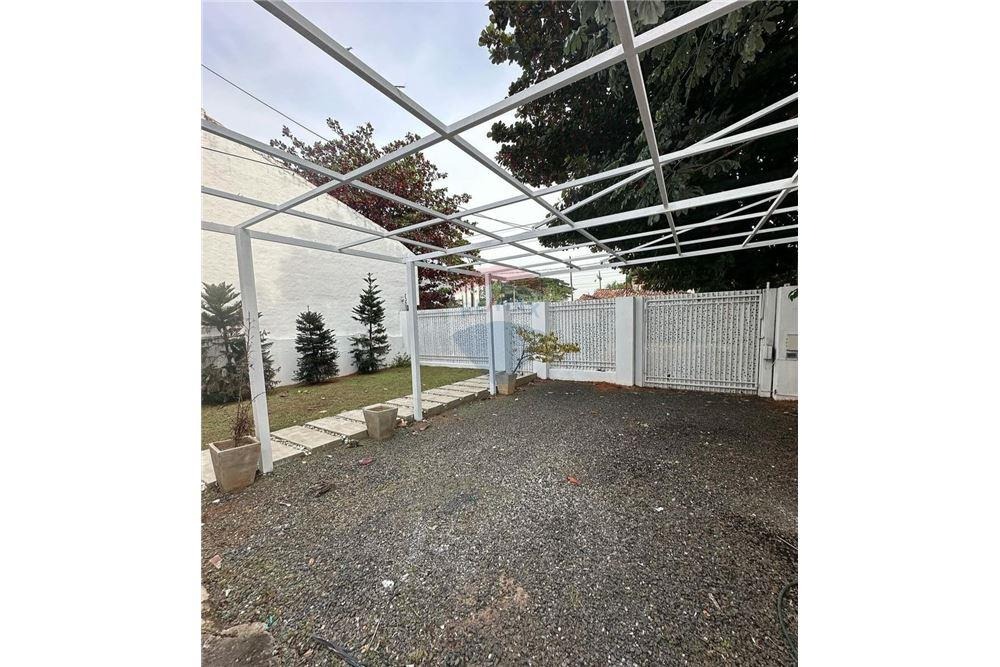 OFICINA CON RENTA ACTIVA EN MBURUCUYA EN VENTA — foto 3