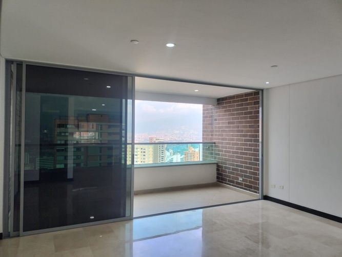 Apartamento de 3 alcobas en arriendo en El Poblado, Medellín, 128 m² · foto 2 de 18