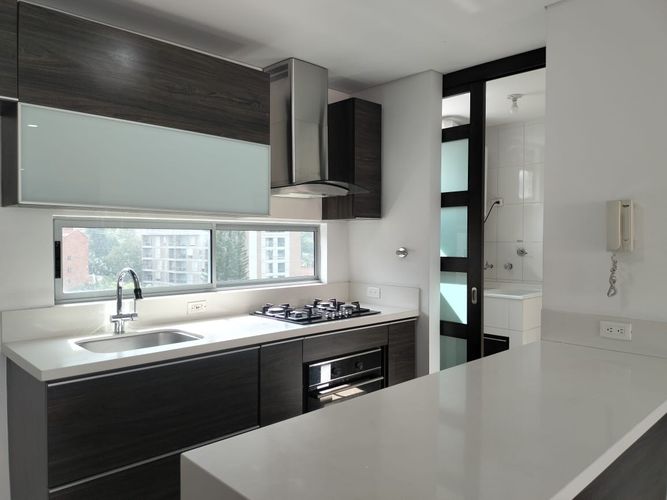 Apartamento de 3 alcobas en arriendo en El Poblado, Medellín, 128 m² · foto 17 de 18