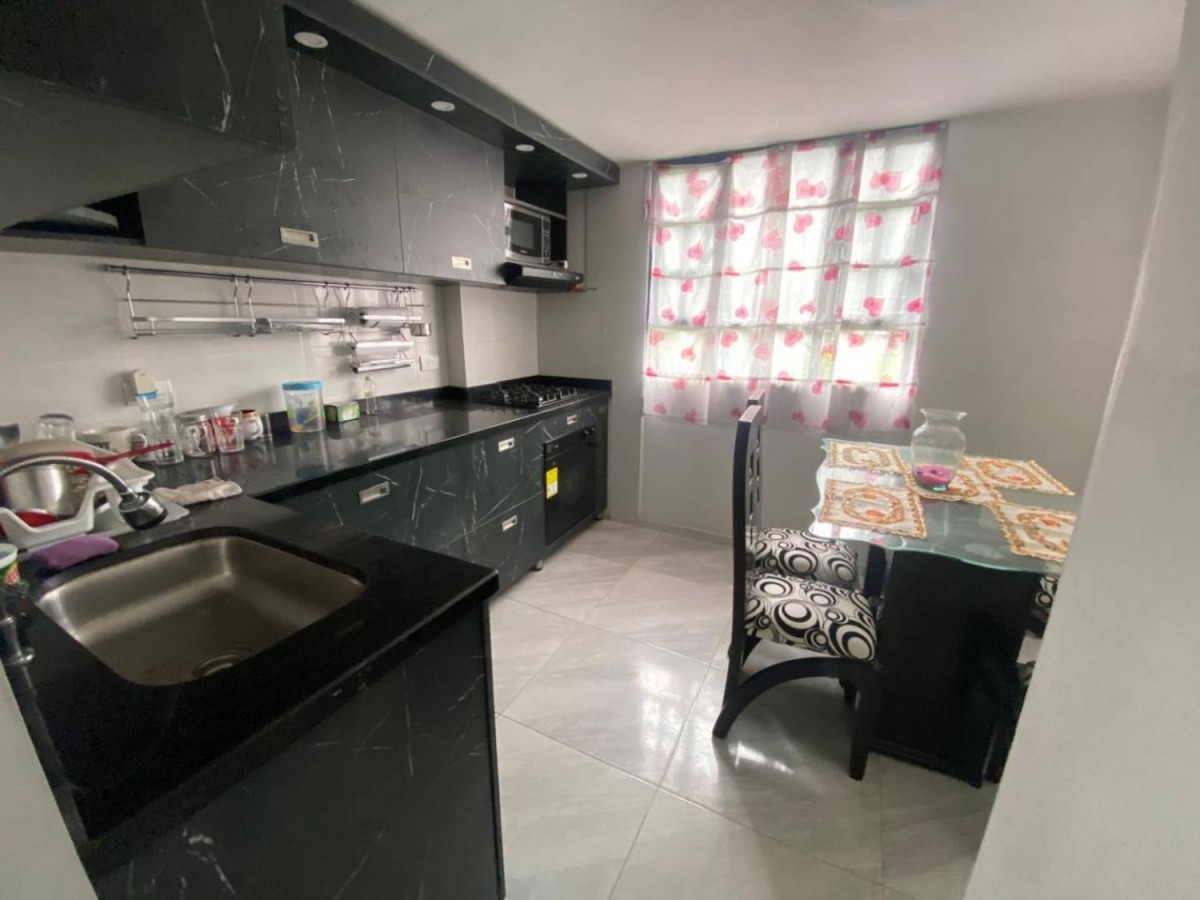 Casa en venta en Villas De Granada, Bogotá · foto 10 de 24