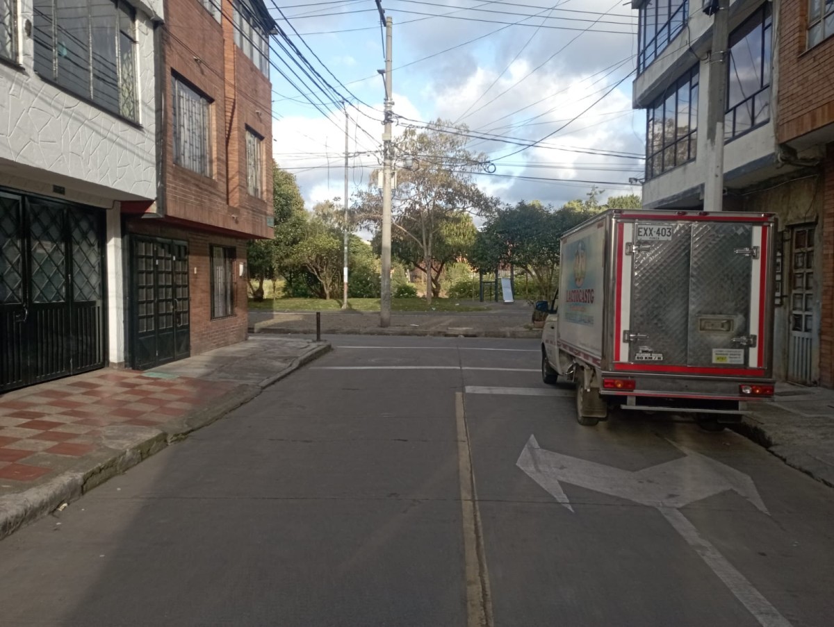 Casa en venta en Engativá, Bogotá · foto 2 de 24