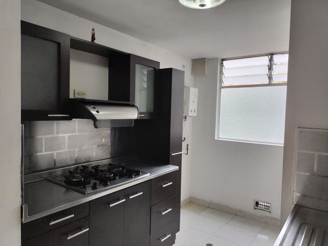 Apartamento de 2 alcobas en arriendo en El Poblado, Medellín, 110 m² · foto 7 de 16