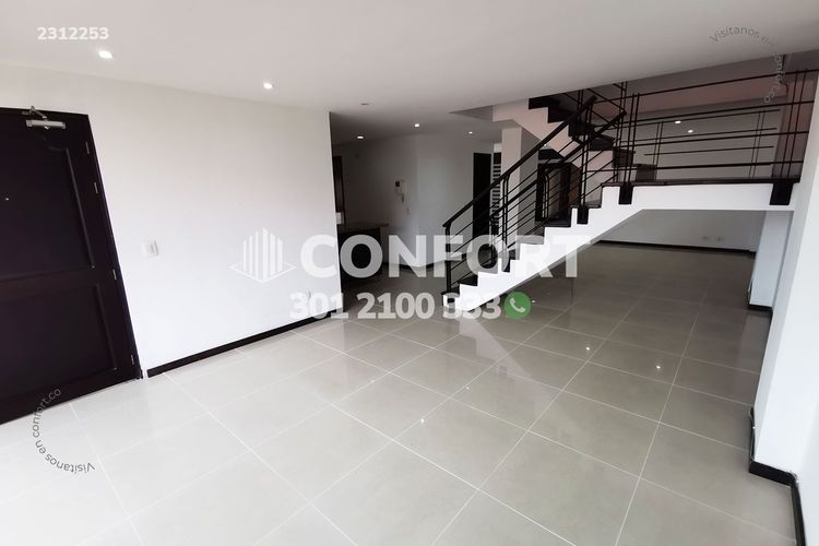 Apartamento de 3 alcobas en arriendo en Laureles, Medellín, 242 m² · foto 2 de 24