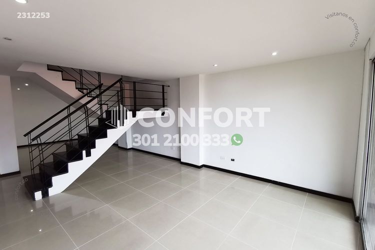Apartamento de 3 alcobas en arriendo en Laureles, Medellín, 242 m² · foto 3 de 24