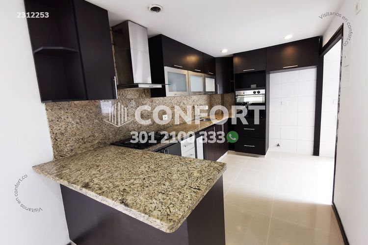 Apartamento de 3 alcobas en arriendo en Laureles, Medellín, 242 m² · foto 6 de 24