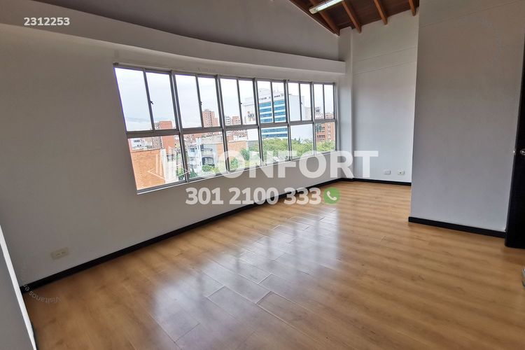Apartamento de 3 alcobas en arriendo en Laureles, Medellín, 242 m² · foto 23 de 24