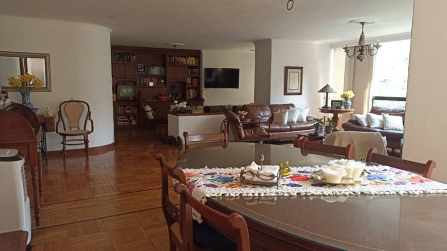 Apartamento de 2 alcobas en venta en Las Lomas, Medellín, 171 m² · foto 2 de 24