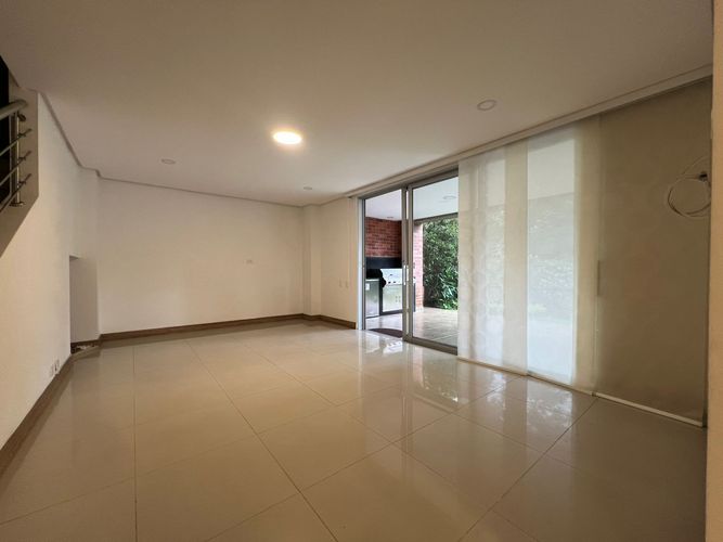 Casa de 4 alcobas en arriendo en Loma Benedictinos, Envigado, 330 m² · foto 3 de 19
