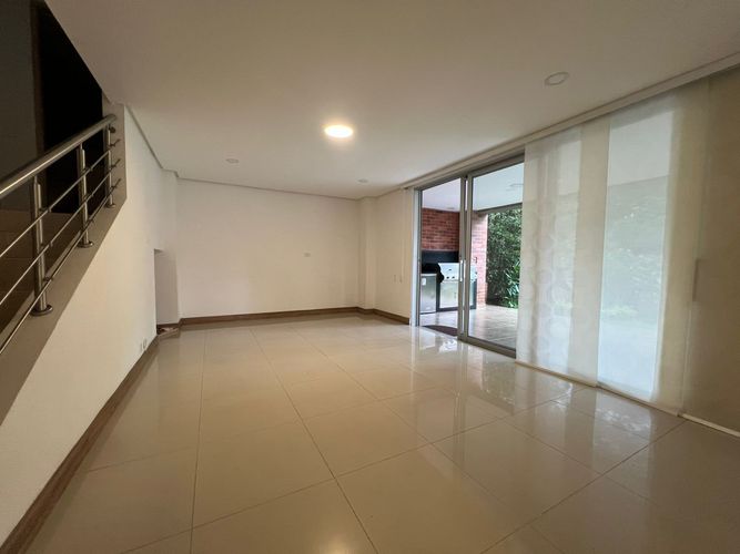 Casa de 4 alcobas en arriendo en Loma Benedictinos, Envigado, 330 m² · foto 5 de 19