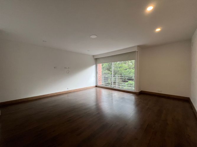 Casa de 4 alcobas en arriendo en Loma Benedictinos, Envigado, 330 m² · foto 8 de 19