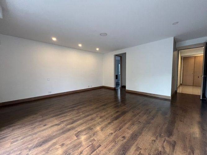 Casa de 4 alcobas en arriendo en Loma Benedictinos, Envigado, 330 m² · foto 4 de 19