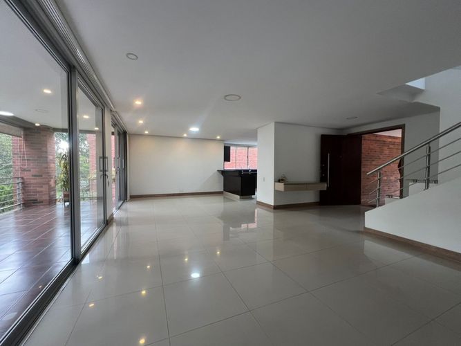 Casa de 4 alcobas en arriendo en Loma Benedictinos, Envigado, 330 m² · foto 10 de 19