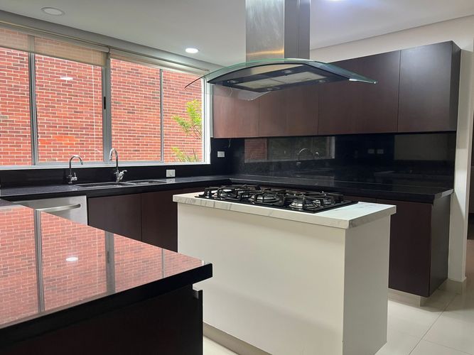 Casa de 4 alcobas en arriendo en Loma Benedictinos, Envigado, 330 m² · foto 14 de 19