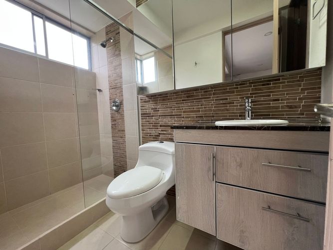 Casa de 4 alcobas en arriendo en Loma Benedictinos, Envigado, 330 m² · foto 16 de 19