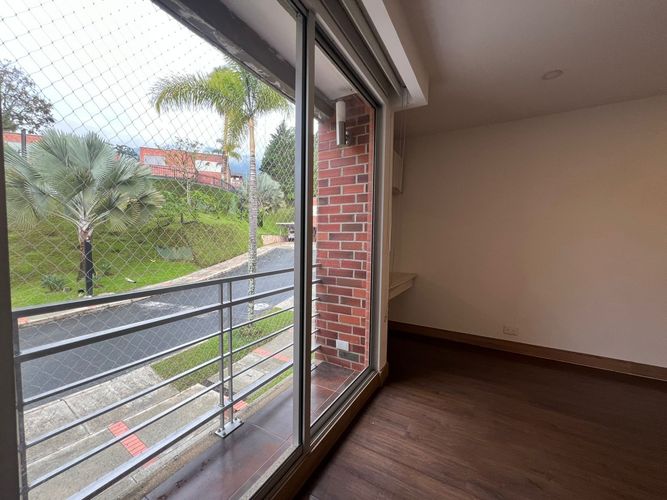 Casa de 4 alcobas en arriendo en Loma Benedictinos, Envigado, 330 m² · foto 17 de 19