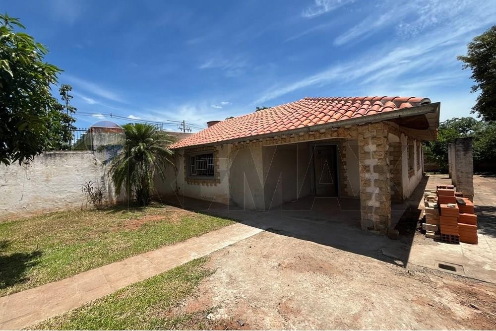 CASA EN VENTA PARA REFACCIONAR EN BARRIO SAN ISIDRO, LAMBARÉ — foto 2