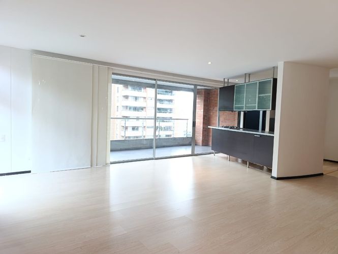 Apartamento de 2 alcobas en arriendo en El Poblado, Medellín, 130 m² · foto 4 de 20