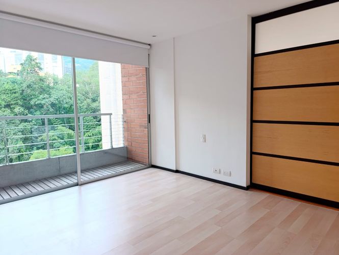 Apartamento de 2 alcobas en arriendo en El Poblado, Medellín, 130 m² · foto 3 de 20