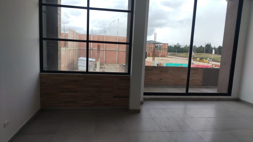 Bodega en arriendo en La Magnolia, Madrid, 1685 m² · foto 4 de 8