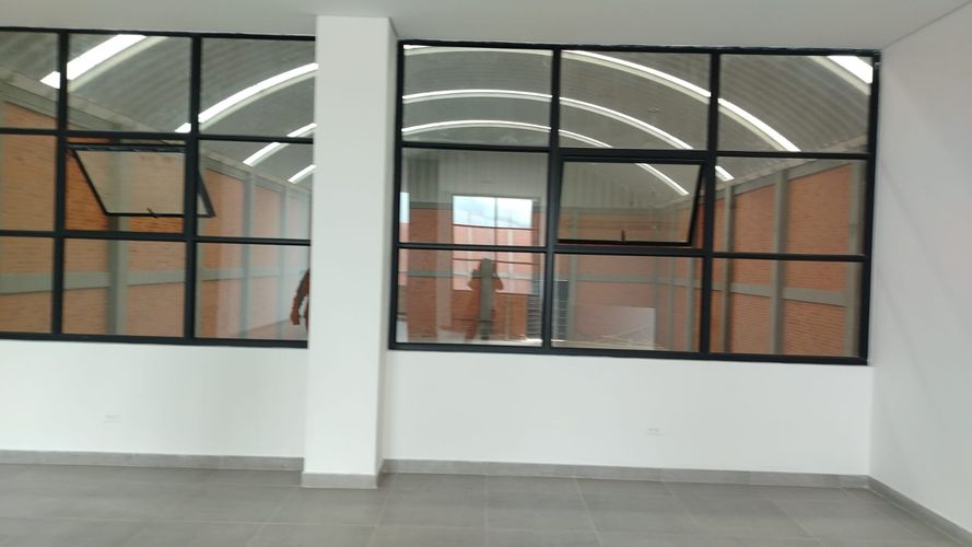 Bodega en arriendo en La Magnolia, Madrid, 1685 m² · foto 7 de 8