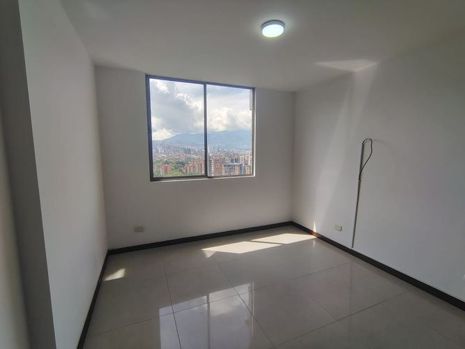 Apartamento de 3 alcobas en arriendo en El Diamante No. 2, Medellín, 138 m² · foto 12 de 20