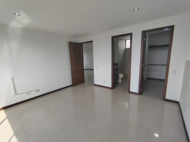 Apartamento de 3 alcobas en arriendo en El Diamante No. 2, Medellín, 138 m² · foto 13 de 20