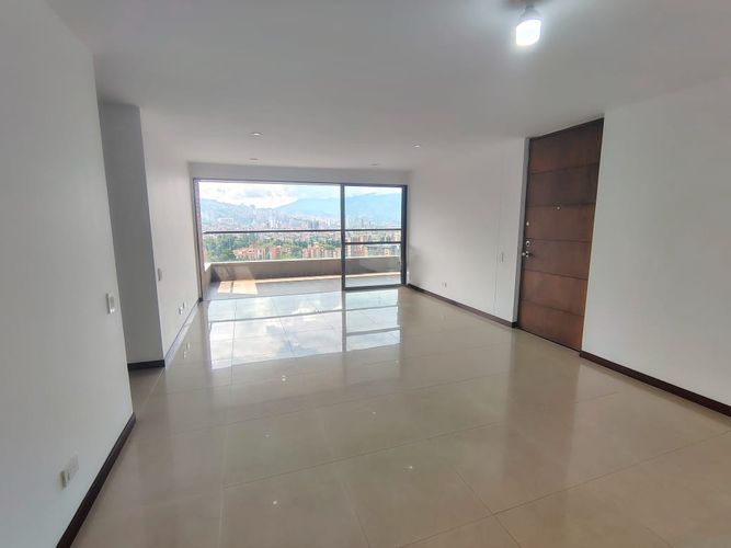 Apartamento de 3 alcobas en arriendo en El Diamante No. 2, Medellín, 138 m² · foto 2 de 20