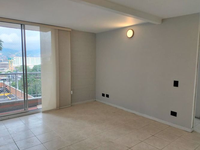 Apartamento de 2 alcobas en arriendo en El Poblado, Medellín, 50 m² · foto 2 de 17