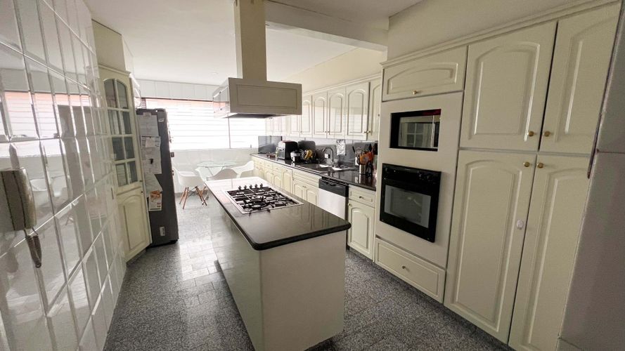 Apartamento de 3 alcobas en venta en El Nogal, Bogotá, 227 m² · foto 11 de 13