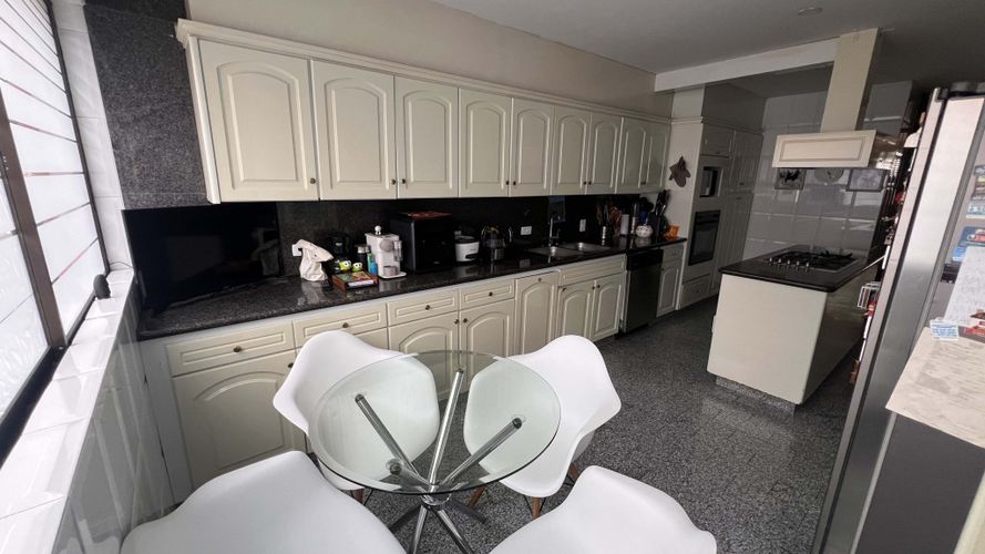 Apartamento de 3 alcobas en venta en El Nogal, Bogotá, 227 m² · foto 13 de 13