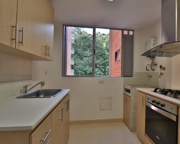 Apartamento de 3 alcobas en arriendo en Camino Verde, Envigado, 85 m² · foto 5 de 12