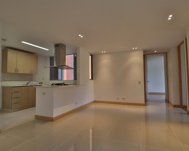 Apartamento de 3 alcobas en arriendo en Camino Verde, Envigado, 85 m² · foto 4 de 12