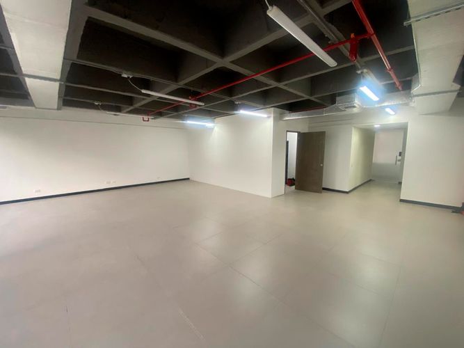Oficina en arriendo en El Poblado, Medellín, 110 m² · foto 8 de 13