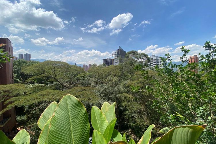 Apartamento de 3 alcobas en venta en Las Lomas, Medellín, 306 m² · foto 10 de 17