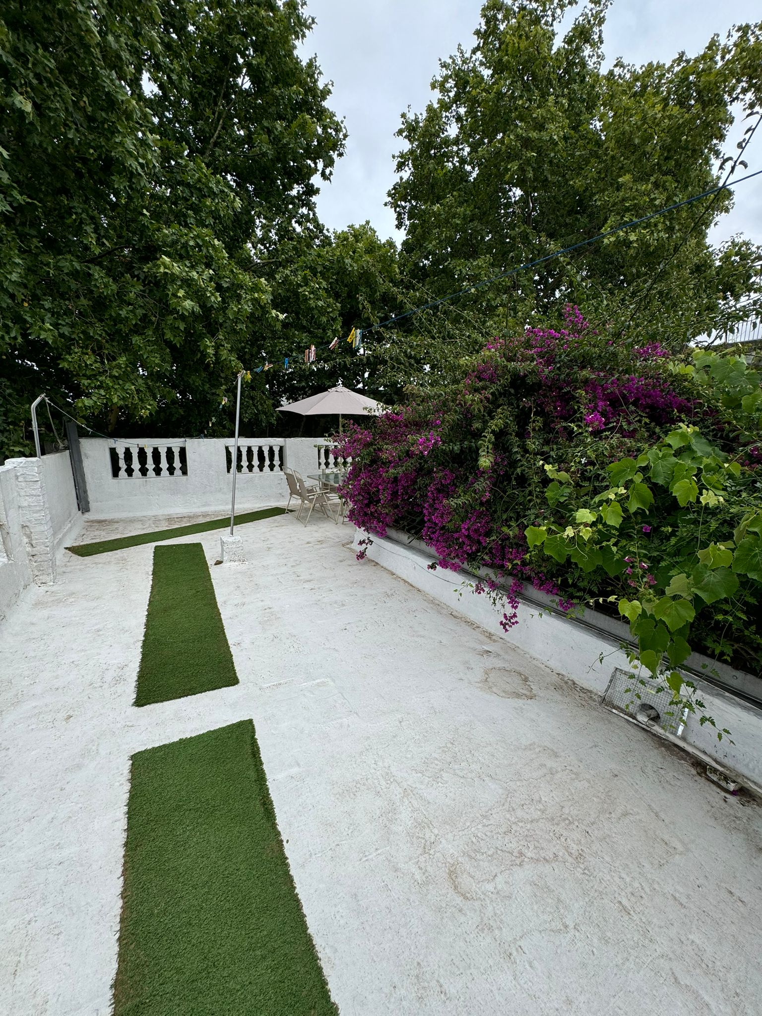 CASA DE DOS PLANTAS CON COCHERA