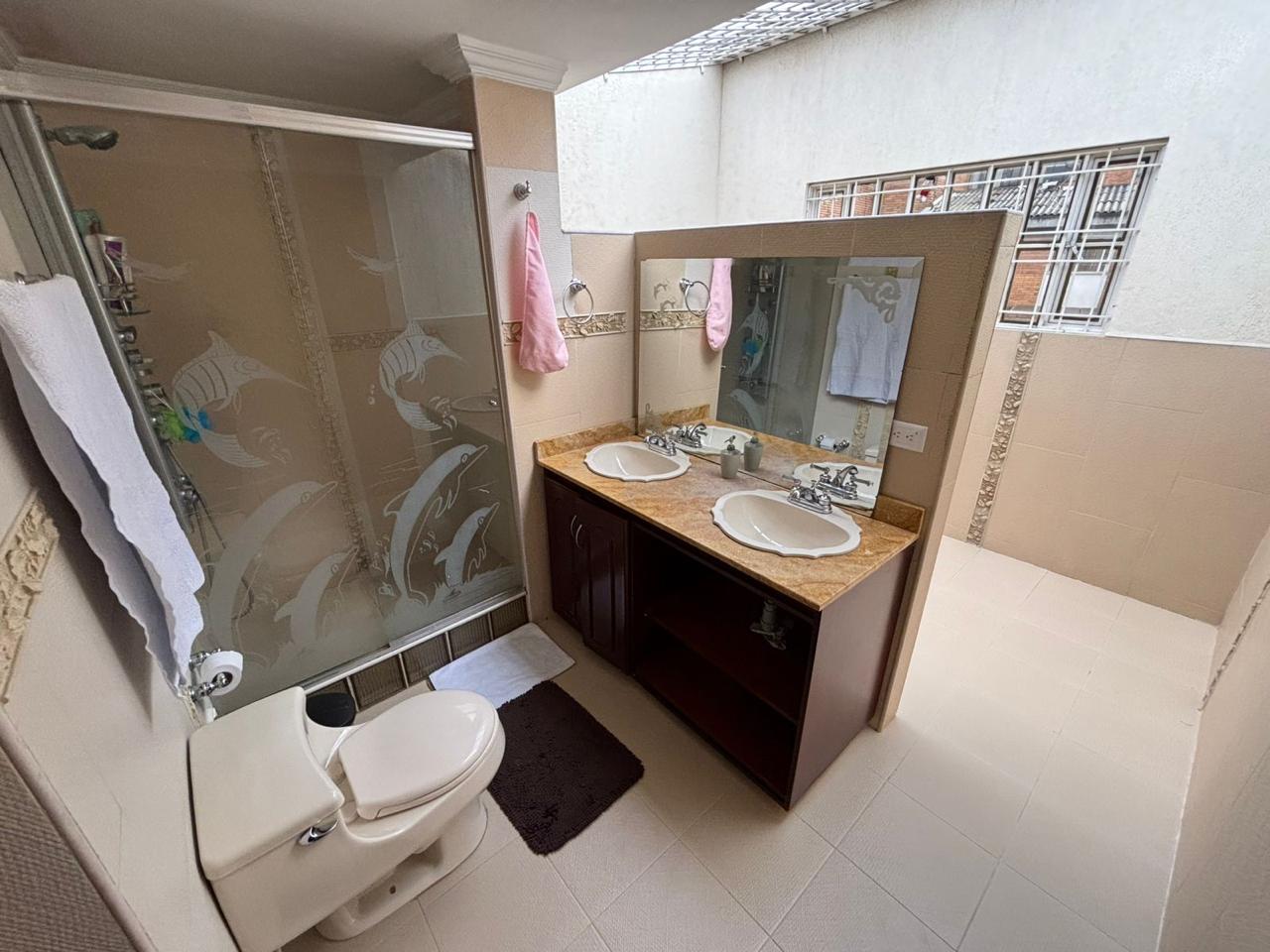 Casa en venta en Niza, Bogotá · foto 3 de 24