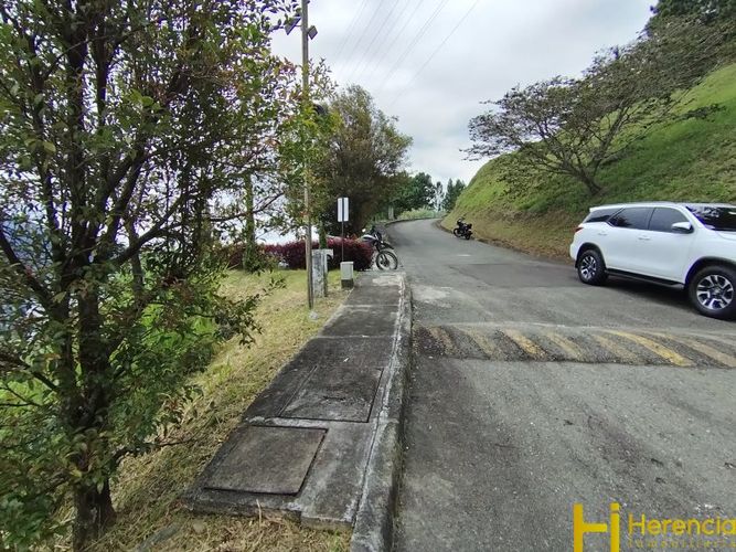 Lote en venta en Niquia, Bello, 3392 m² · foto 3 de 21